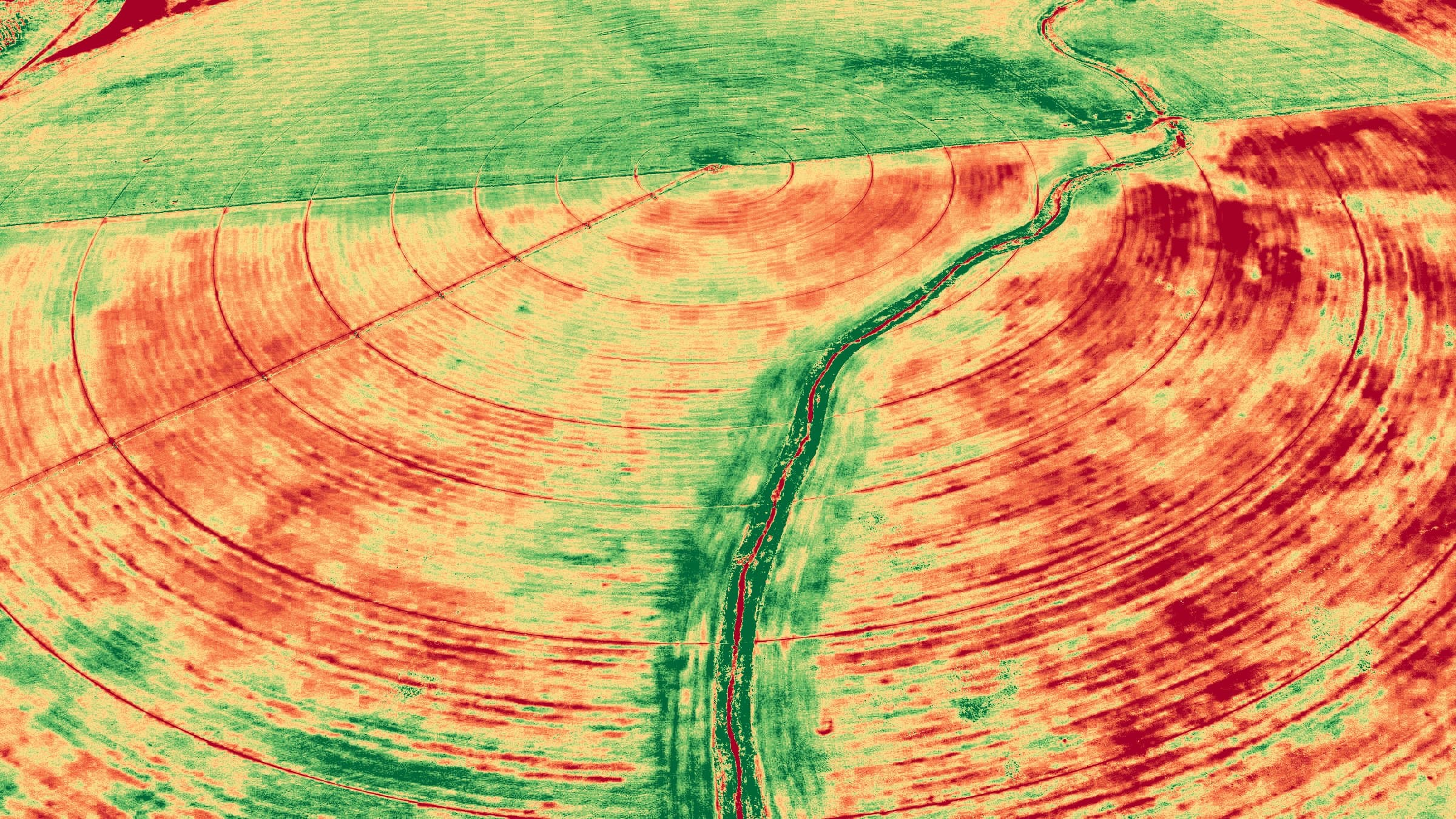 Mapa de NDVI em cores de vermelho a verde sobre uma lavoura